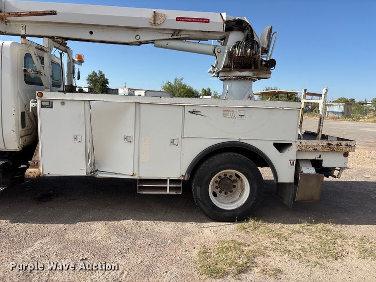 image for item JM9514 2007 International 4300 digger derrick truck