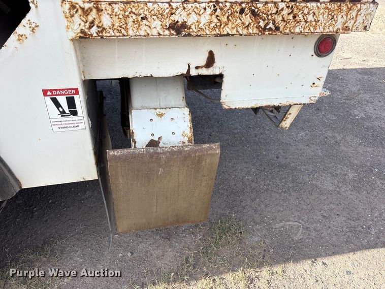 image for item JM9514 2007 International 4300 digger derrick truck