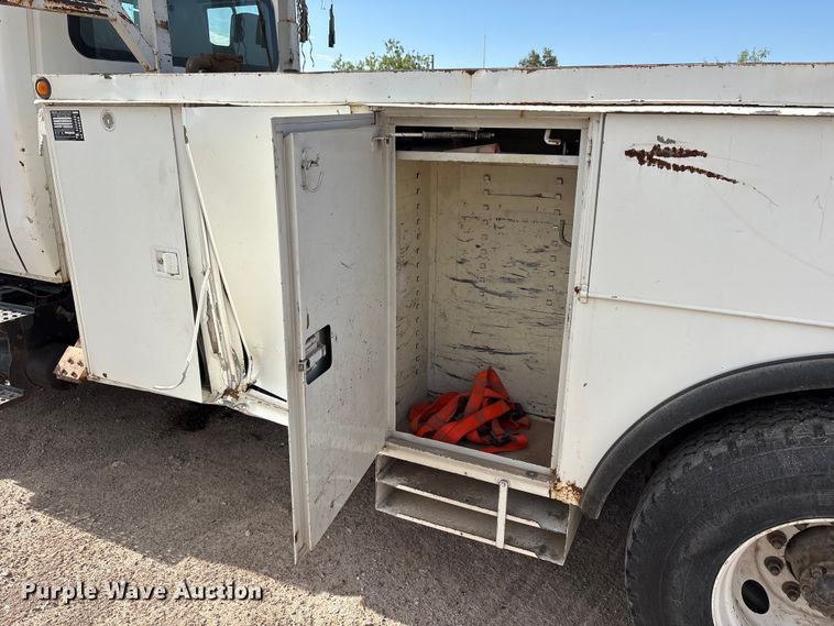image for item JM9514 2007 International 4300 digger derrick truck