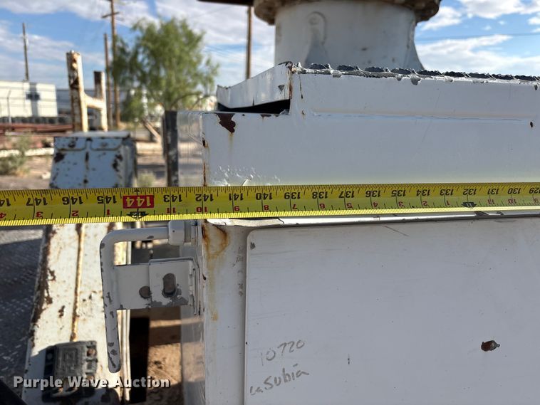 image for item JM9514 2007 International 4300 digger derrick truck