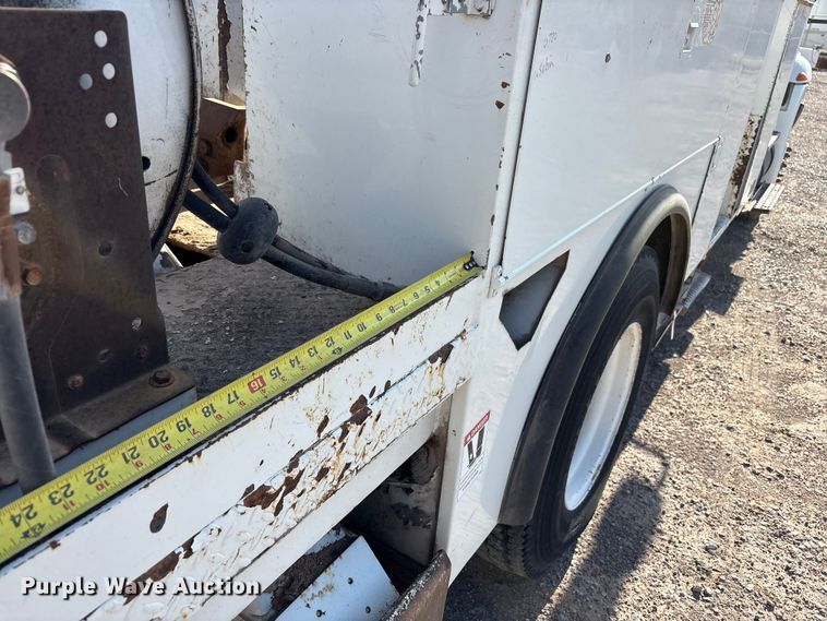 image for item JM9514 2007 International 4300 digger derrick truck