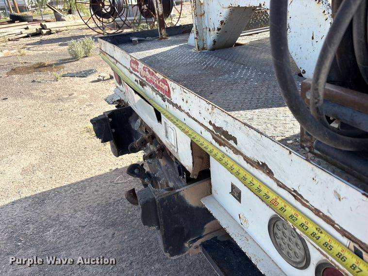 image for item JM9514 2007 International 4300 digger derrick truck