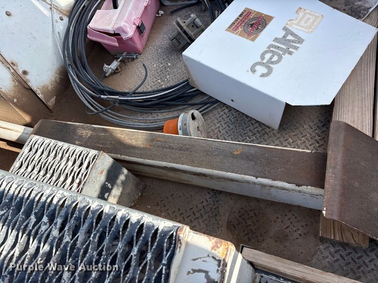 image for item JM9514 2007 International 4300 digger derrick truck