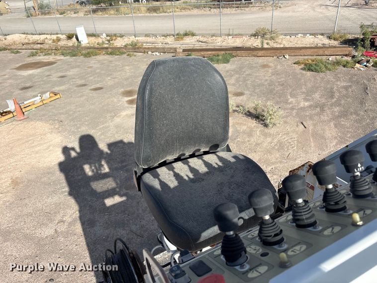 image for item JM9514 2007 International 4300 digger derrick truck