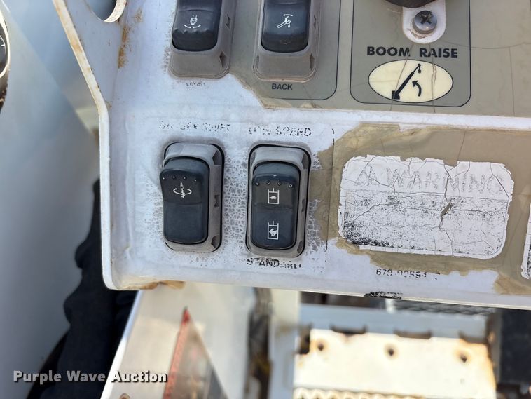 image for item JM9514 2007 International 4300 digger derrick truck