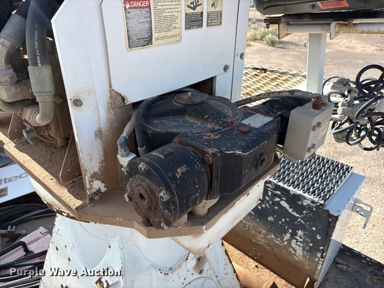 image for item JM9514 2007 International 4300 digger derrick truck