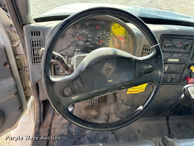 image for item JM9514 2007 International 4300 digger derrick truck