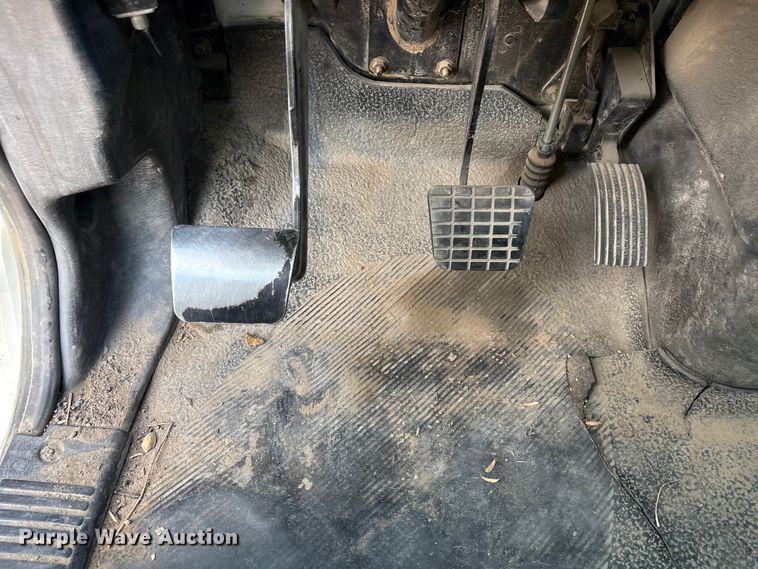 image for item JM9514 2007 International 4300 digger derrick truck