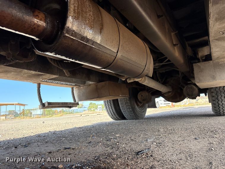 image for item JM9514 2007 International 4300 digger derrick truck