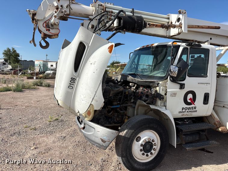 image for item JM9514 2007 International 4300 digger derrick truck