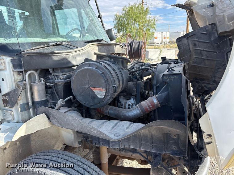 image for item JM9514 2007 International 4300 digger derrick truck