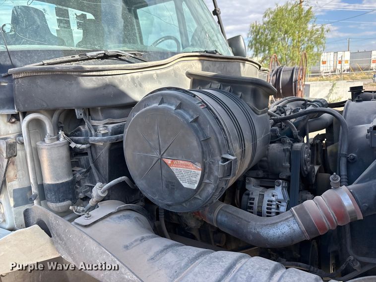 image for item JM9514 2007 International 4300 digger derrick truck