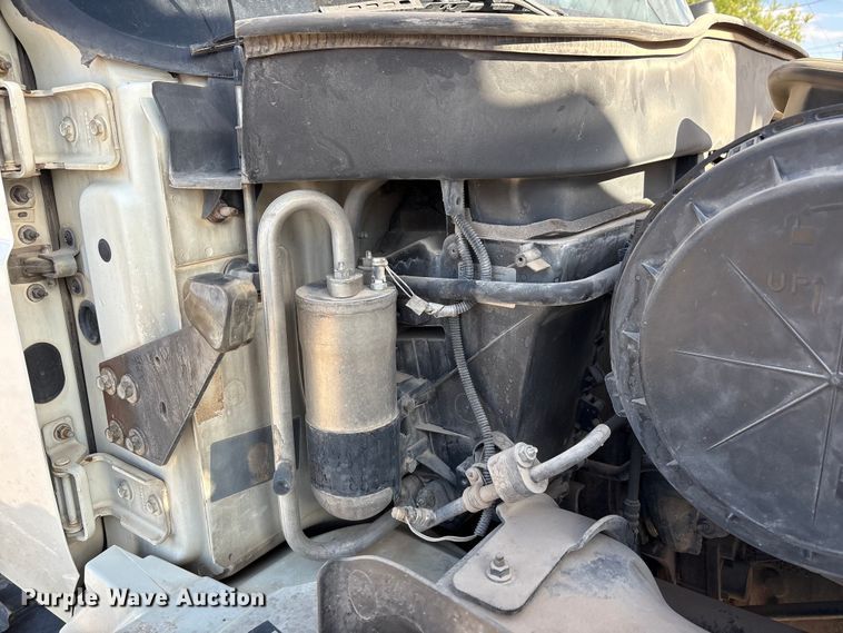 image for item JM9514 2007 International 4300 digger derrick truck