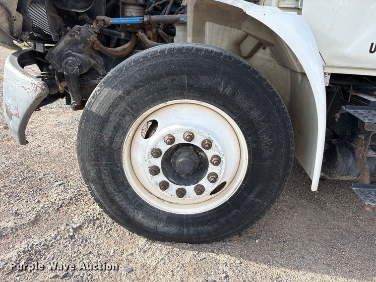 image for item JM9514 2007 International 4300 digger derrick truck
