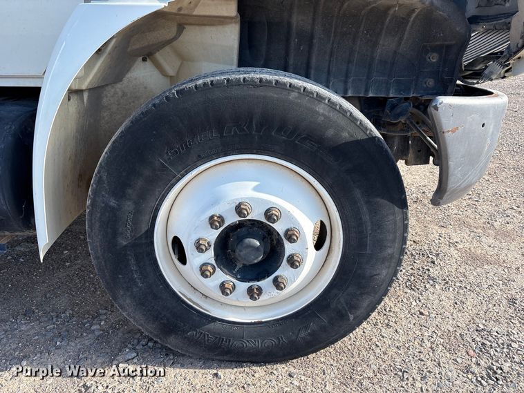 image for item JM9514 2007 International 4300 digger derrick truck