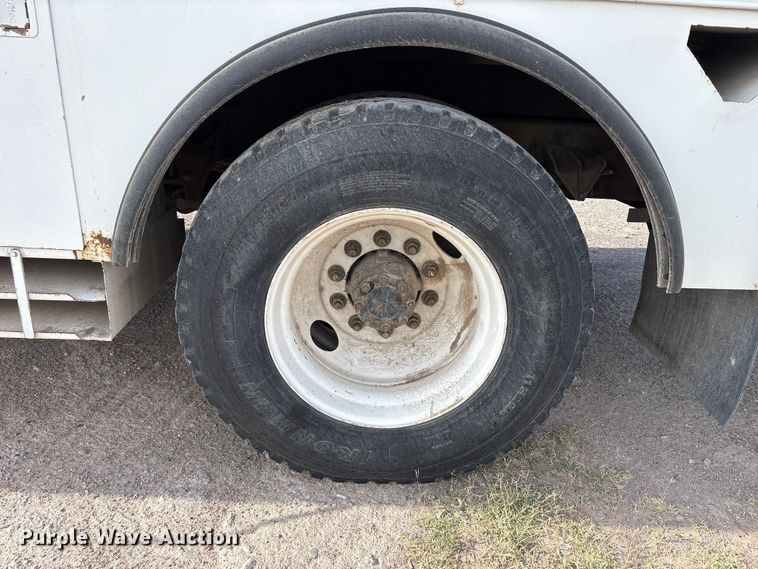 image for item JM9514 2007 International 4300 digger derrick truck