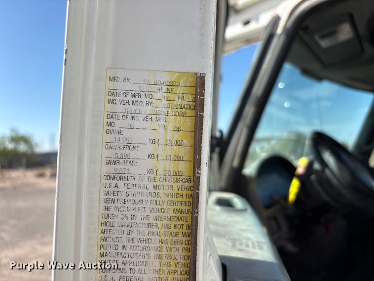 image for item JM9514 2007 International 4300 digger derrick truck