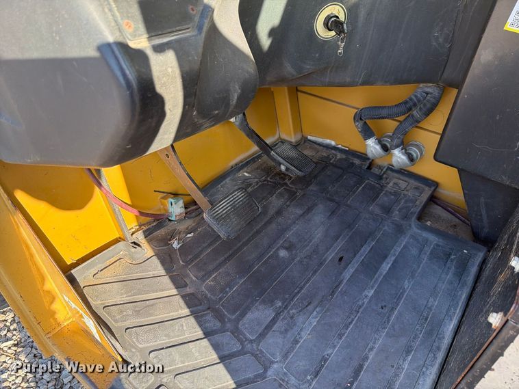 image for item NC9916 2007 JLG TL943 telehandler
