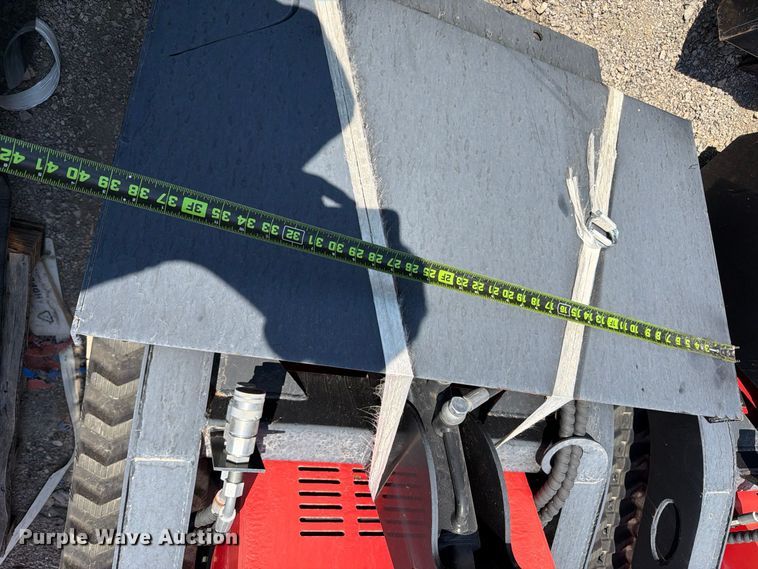 image for item NC9939 2024 Erie Industries SCL850 compact utility loader