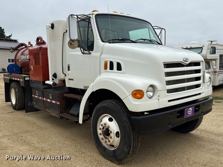 image for item ND9544 1999 Sterling Truck L7501 vacuum truck
