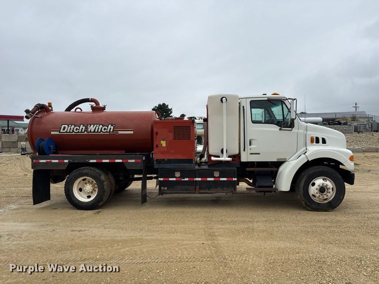image for item ND9544 1999 Sterling Truck L7501 vacuum truck