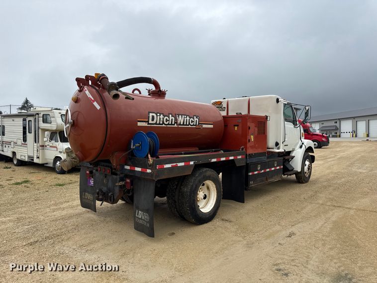 image for item ND9544 1999 Sterling Truck L7501 vacuum truck