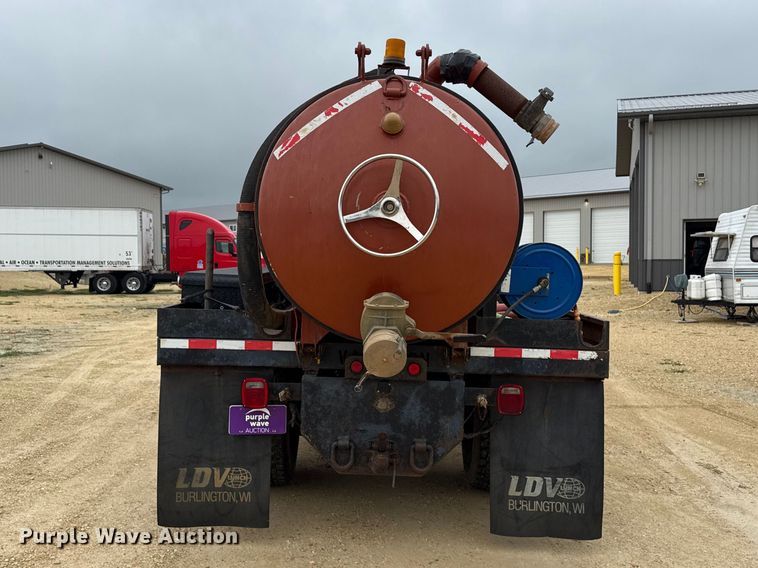 image for item ND9544 1999 Sterling Truck L7501 vacuum truck