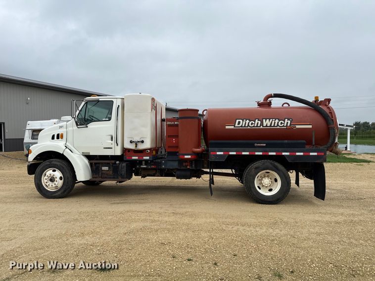 image for item ND9544 1999 Sterling Truck L7501 vacuum truck