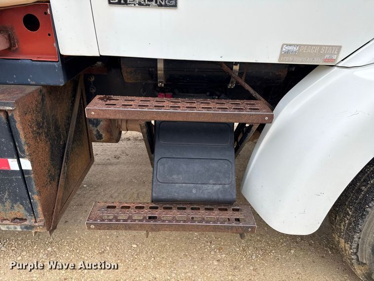 image for item ND9544 1999 Sterling Truck L7501 vacuum truck
