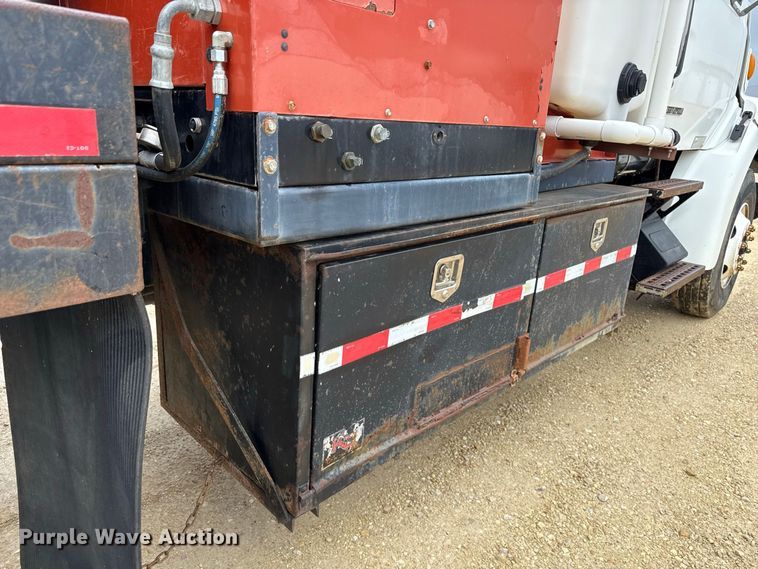 image for item ND9544 1999 Sterling Truck L7501 vacuum truck