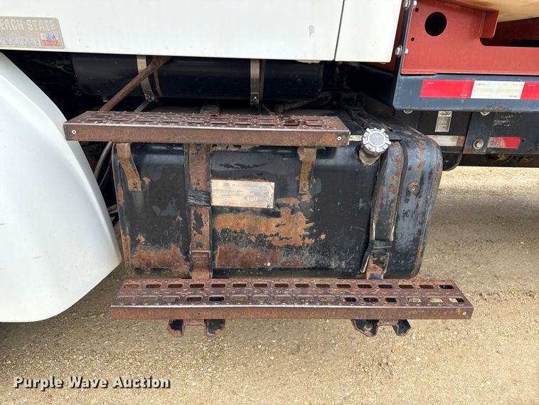 image for item ND9544 1999 Sterling Truck L7501 vacuum truck