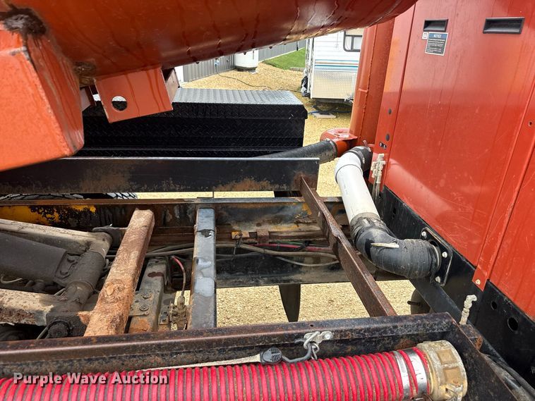 image for item ND9544 1999 Sterling Truck L7501 vacuum truck