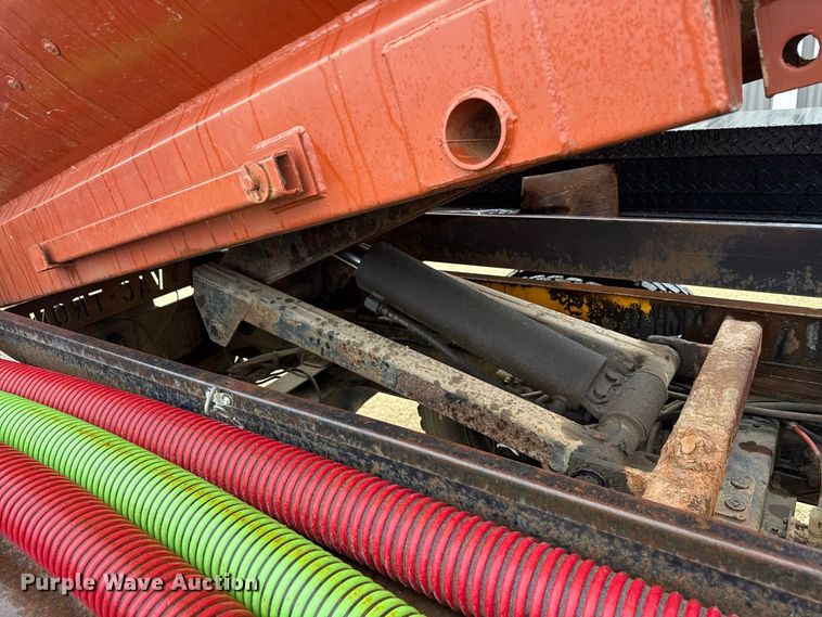 image for item ND9544 1999 Sterling Truck L7501 vacuum truck