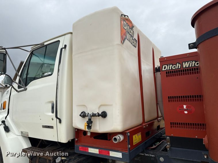 image for item ND9544 1999 Sterling Truck L7501 vacuum truck