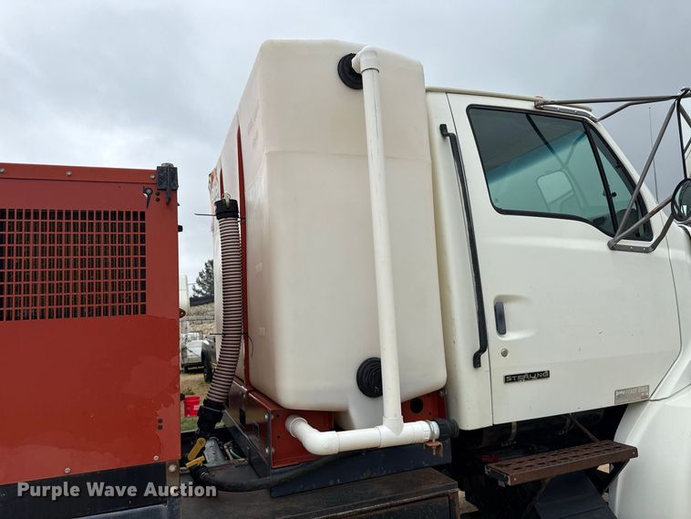 image for item ND9544 1999 Sterling Truck L7501 vacuum truck