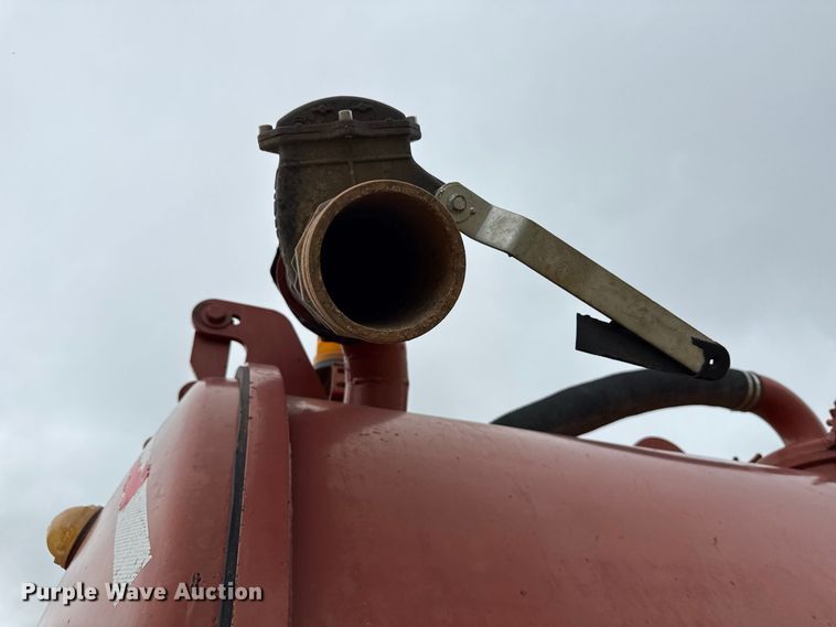 image for item ND9544 1999 Sterling Truck L7501 vacuum truck