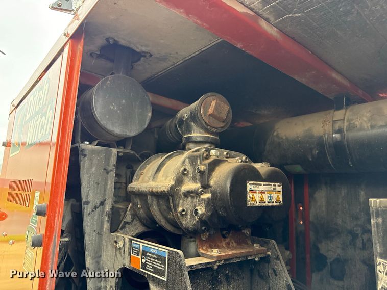 image for item ND9544 1999 Sterling Truck L7501 vacuum truck