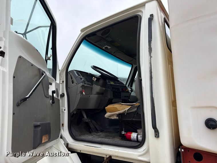 image for item ND9544 1999 Sterling Truck L7501 vacuum truck