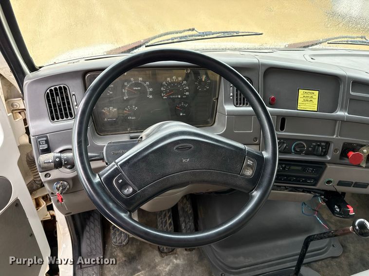 image for item ND9544 1999 Sterling Truck L7501 vacuum truck