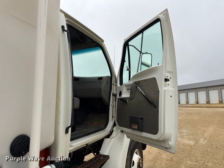 image for item ND9544 1999 Sterling Truck L7501 vacuum truck