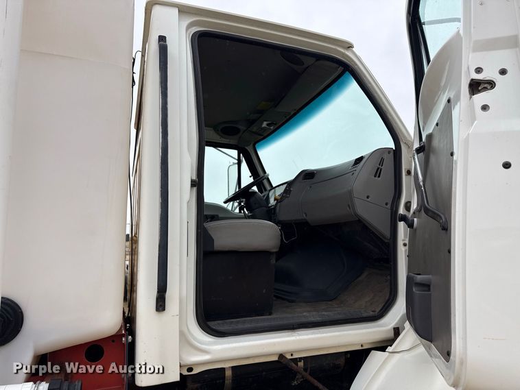 image for item ND9544 1999 Sterling Truck L7501 vacuum truck