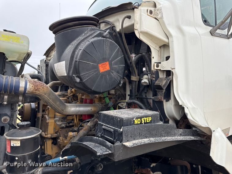 image for item ND9544 1999 Sterling Truck L7501 vacuum truck