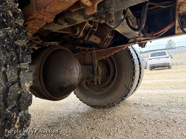 image for item ND9544 1999 Sterling Truck L7501 vacuum truck