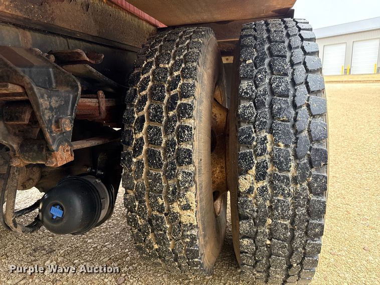 image for item ND9544 1999 Sterling Truck L7501 vacuum truck