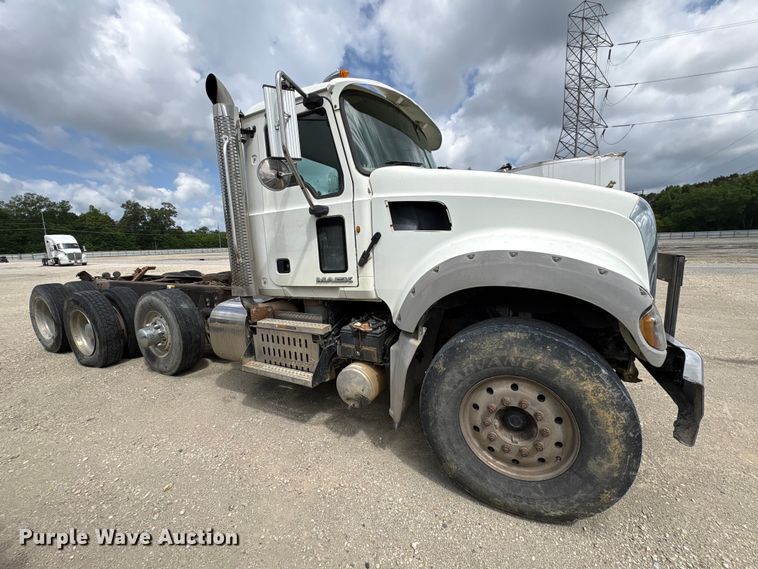 image for item YA3142 2011 Mack GU713 dump truck