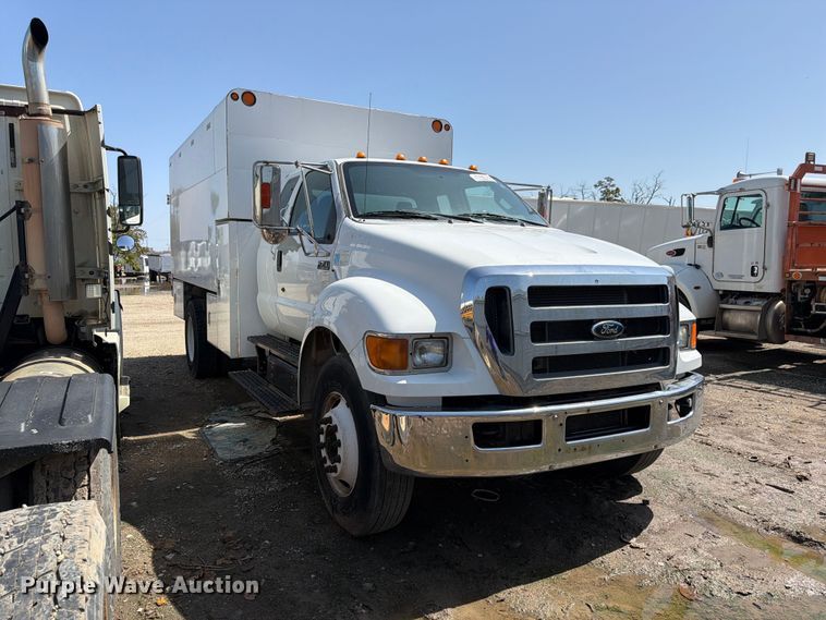 image for item YA3286 2015 Ford F750 Super Duty chipper truck