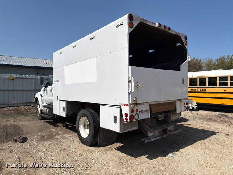 image for item YA3286 2015 Ford F750 Super Duty chipper truck