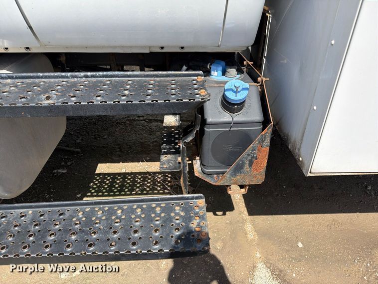 image for item YA3286 2015 Ford F750 Super Duty chipper truck