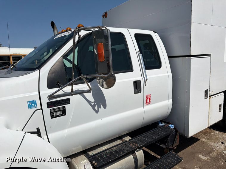 image for item YA3286 2015 Ford F750 Super Duty chipper truck