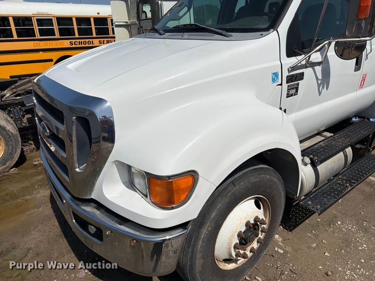image for item YA3286 2015 Ford F750 Super Duty chipper truck